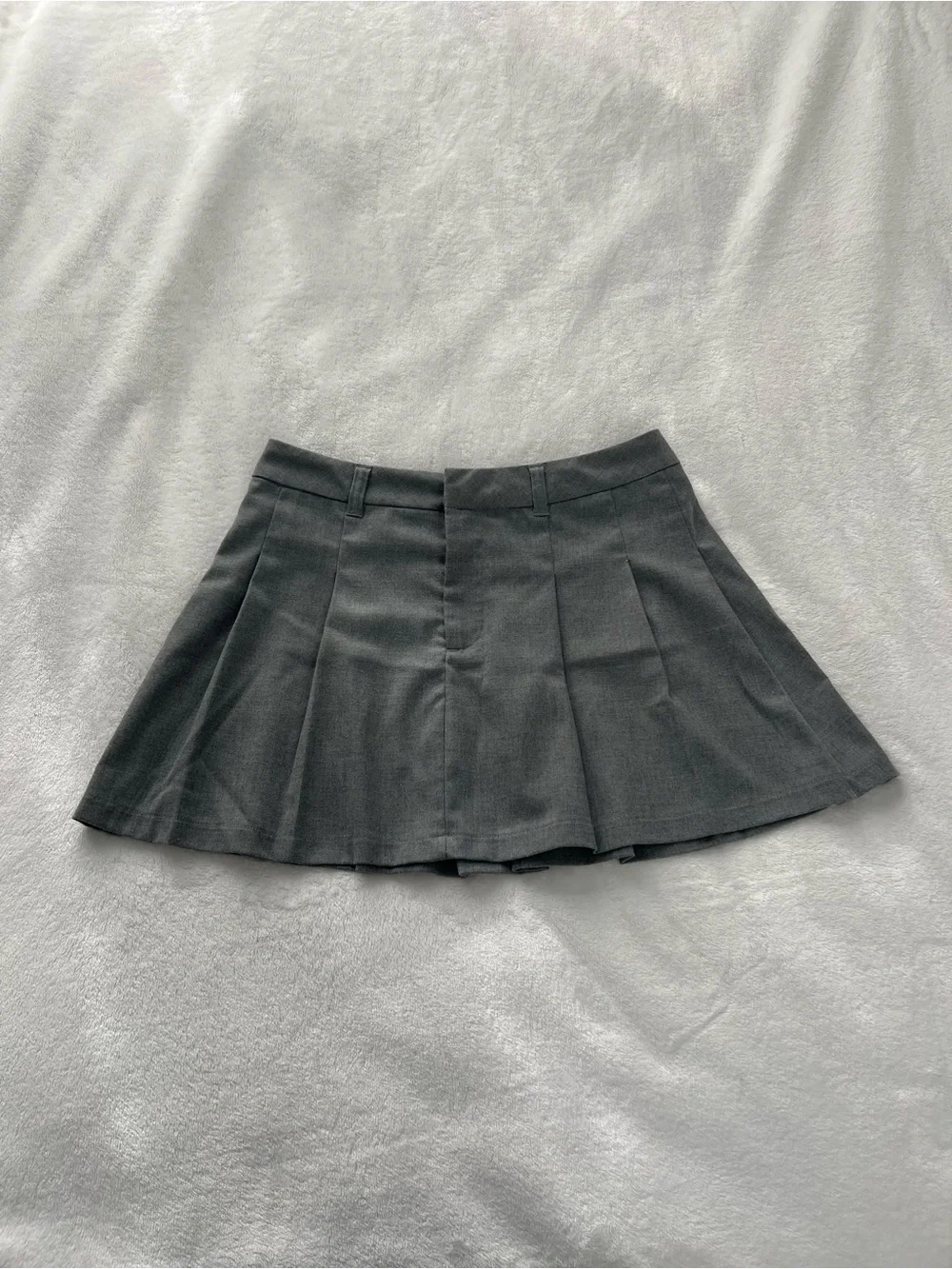 H&M Gray Pleated Mini Skirt